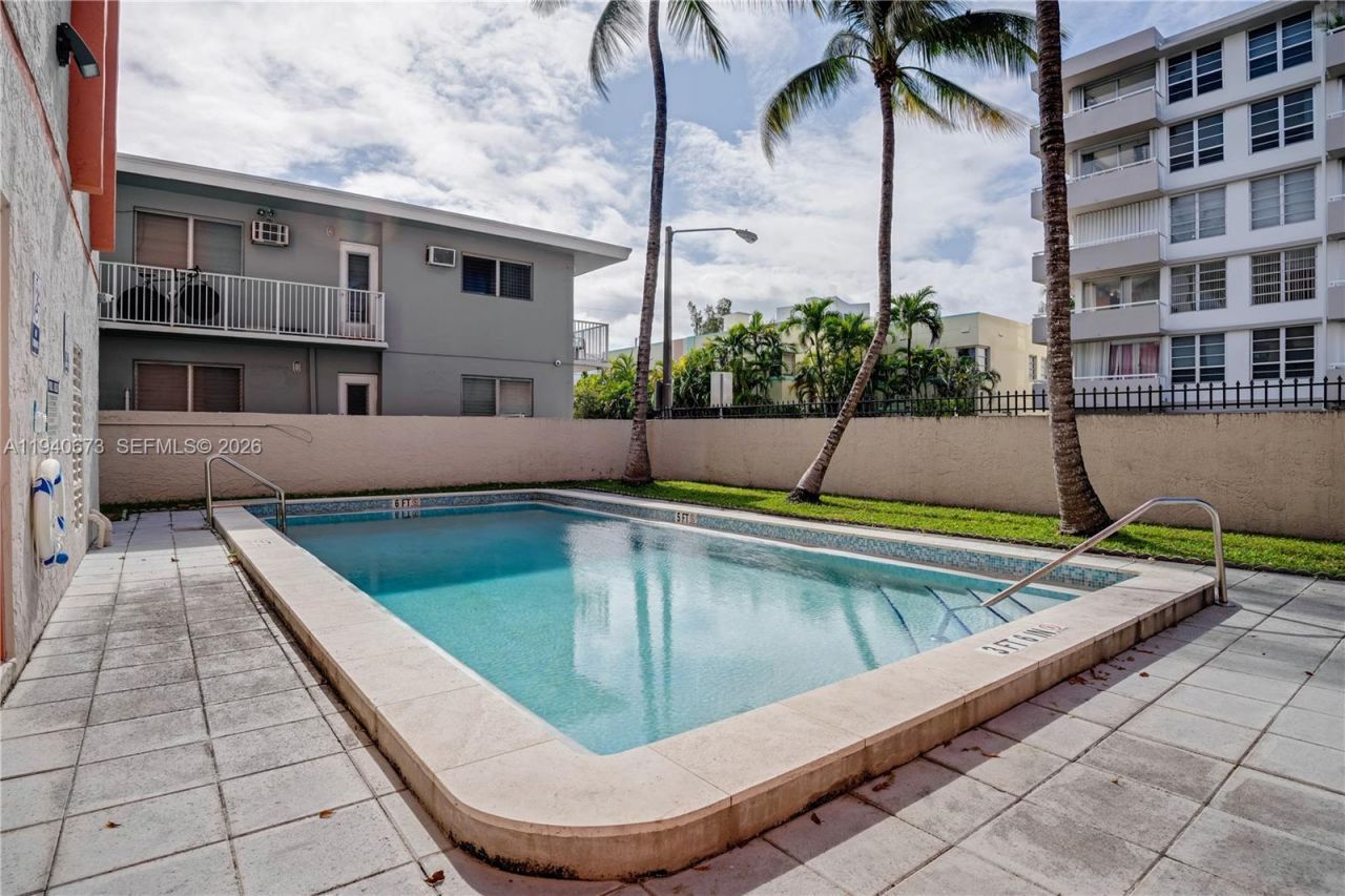 7801 Abbott Ave, Unit 302, Miami Beach, FL 33141 Photo