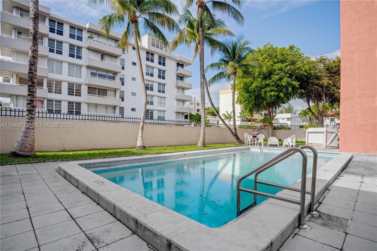 7801 Abbott Ave, Unit 302, Miami Beach, FL 33141 Photo