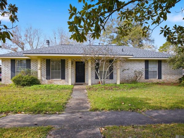 2208 Sprucewood Dr, Baton Rouge, LA 70816