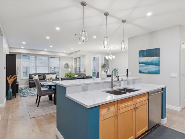 209 8th Street E, Unit 201, Saint Paul, MN 55101