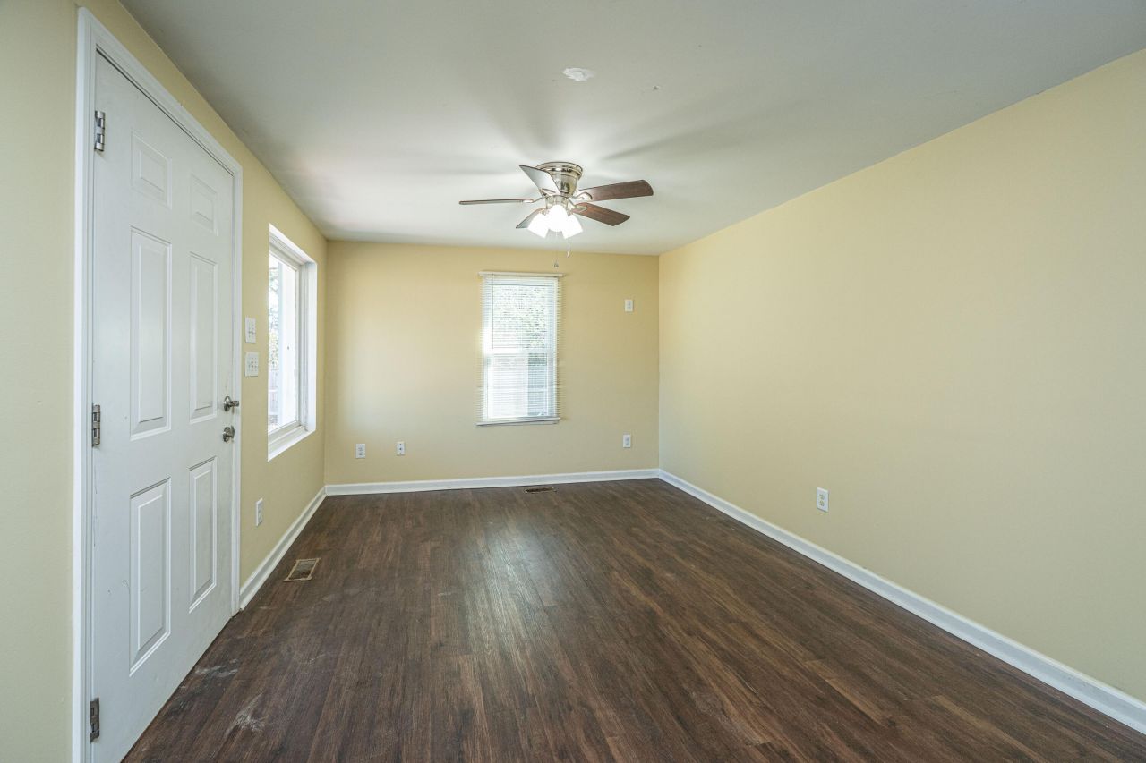 117 Roberts Road Photo 11