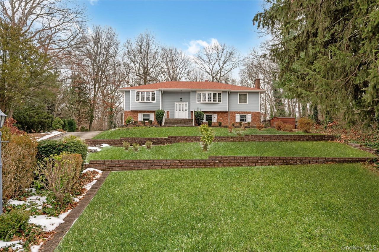 4 Danville Court, Greenlawn, NY 11740 Main Photo