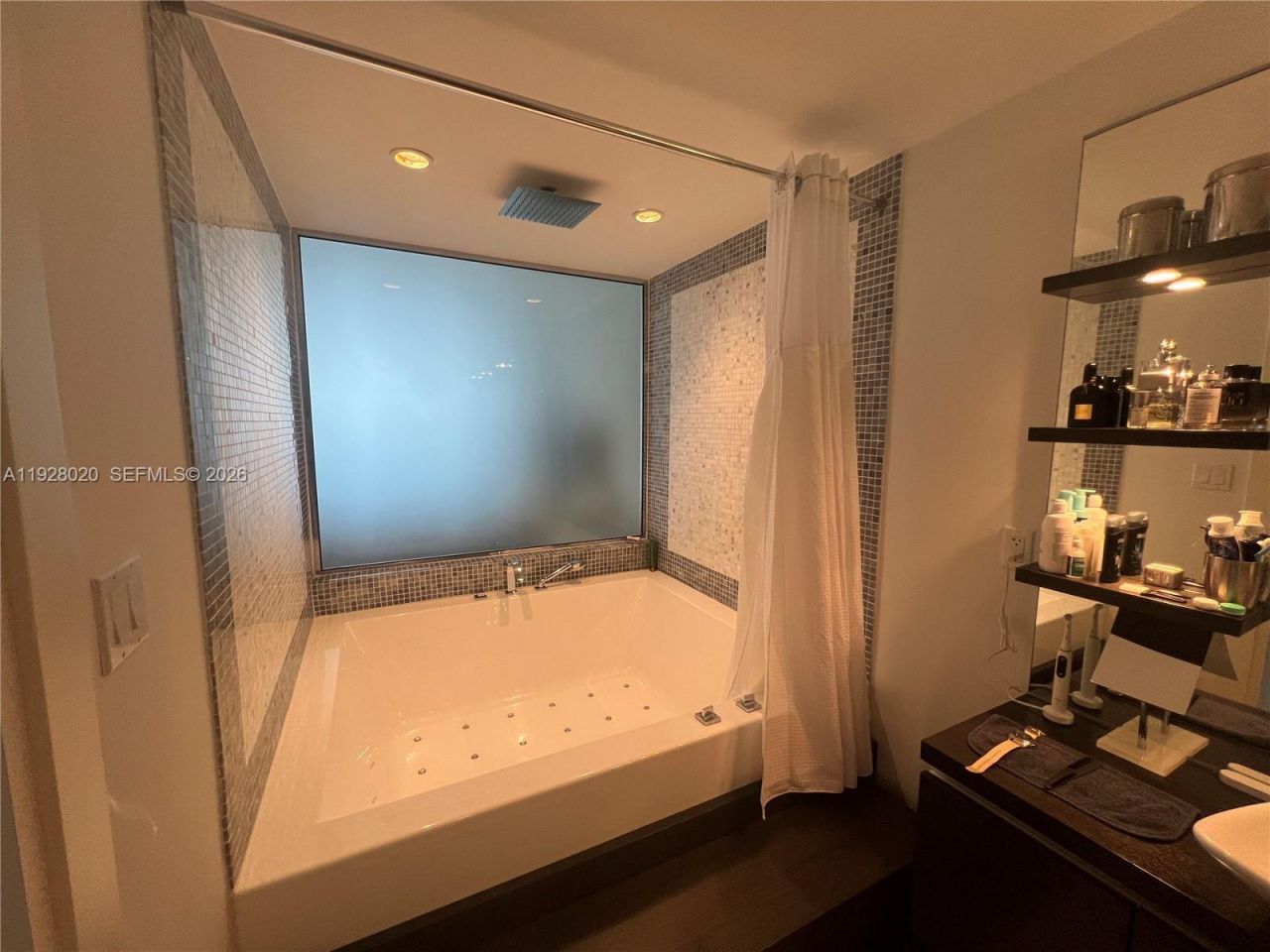 200 Biscayne Boulevard Way, Unit 3106, Miami, FL 33131 Photo