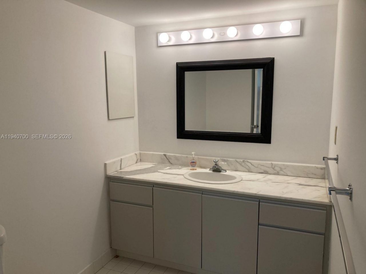 2555 Collins Ave, Unit 1407, Miami Beach, FL 33140 Photo