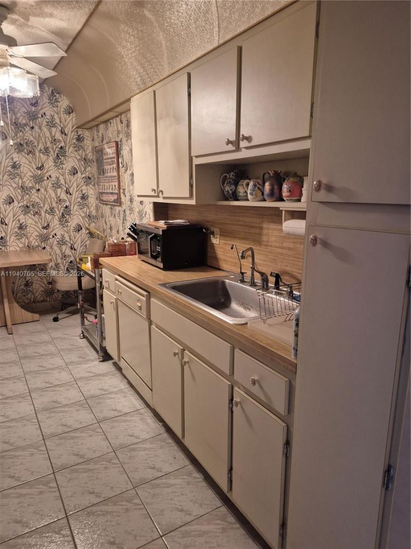 4001 Hillcrest Dr, Unit 509, Hollywood, FL 33021 Photo