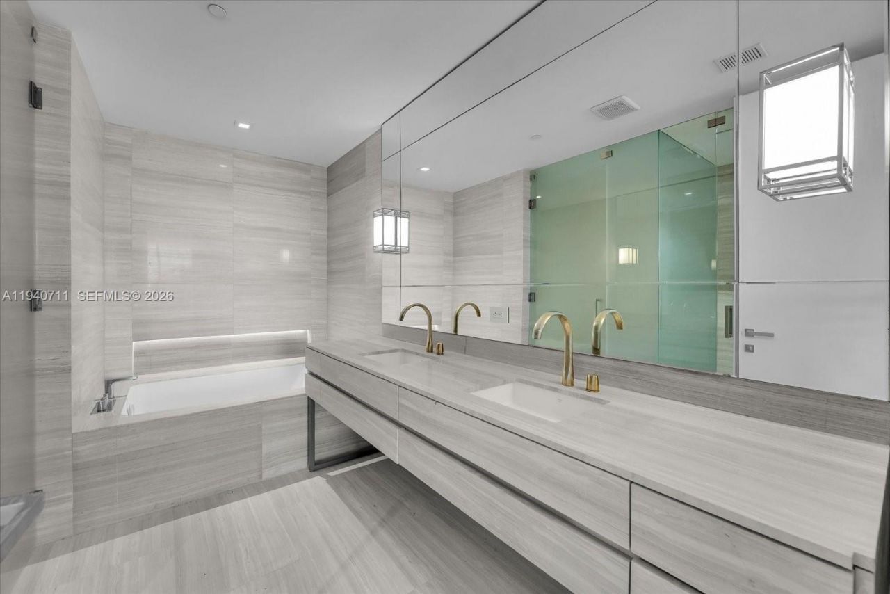 18975 Collins Ave, Unit 302, Sunny Isles Beach, FL 33160 Photo