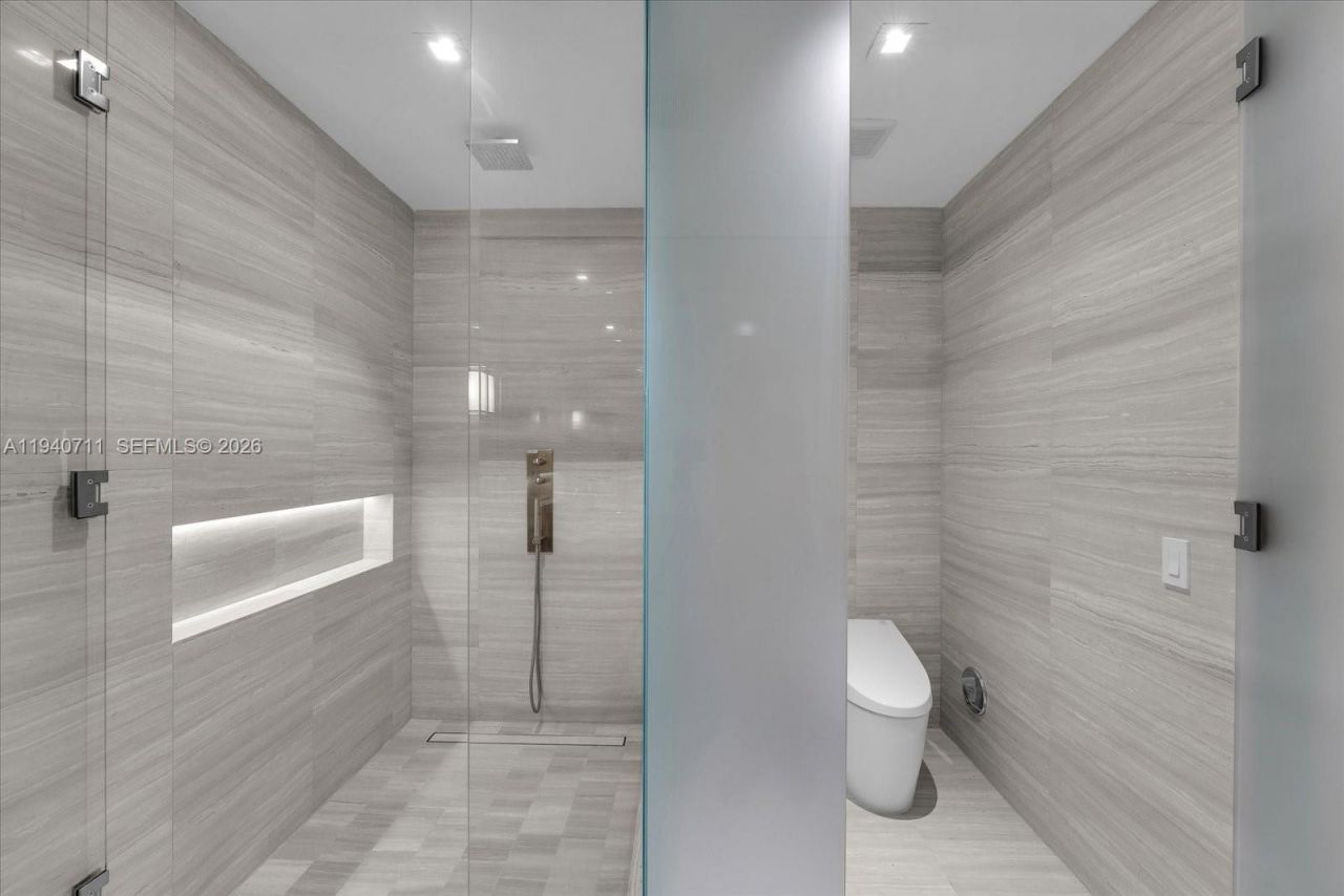 18975 Collins Ave, Unit 302, Sunny Isles Beach, FL 33160 Photo