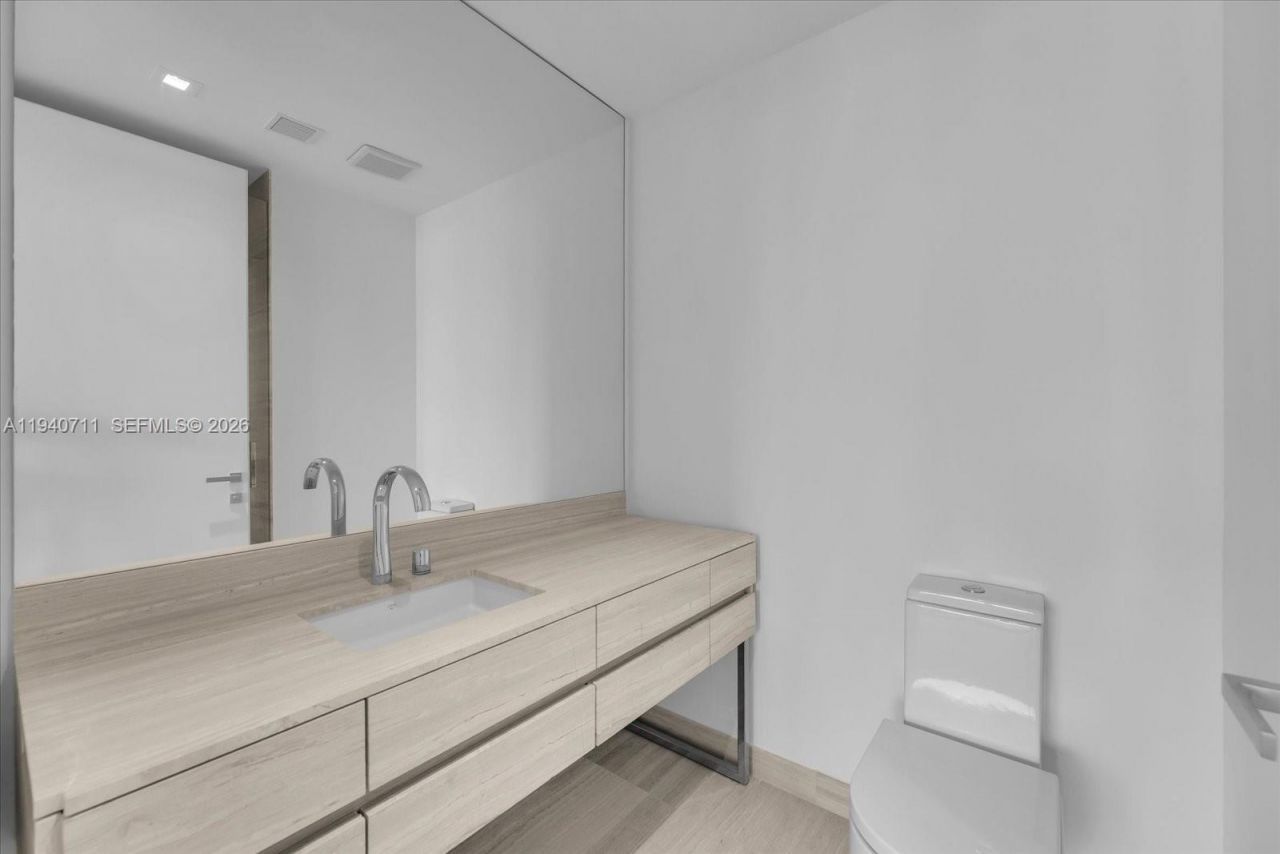 18975 Collins Ave, Unit 302, Sunny Isles Beach, FL 33160 Photo