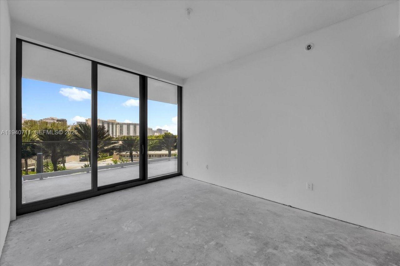 18975 Collins Ave, Unit 302, Sunny Isles Beach, FL 33160 Photo