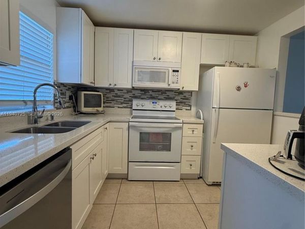 9540 Sunrise Lakes Blvd , Unit 208, Sunrise, FL 33322