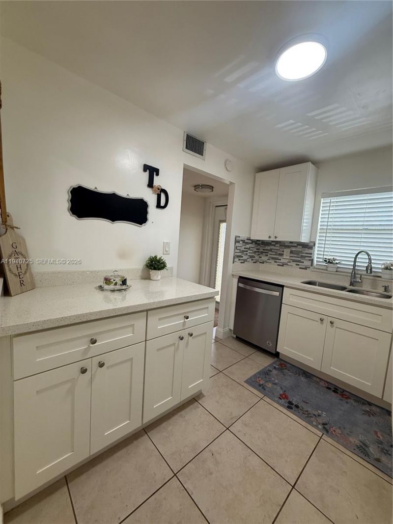 9540 Sunrise Lakes Blvd, Unit 208, Sunrise, FL 33322 Photo