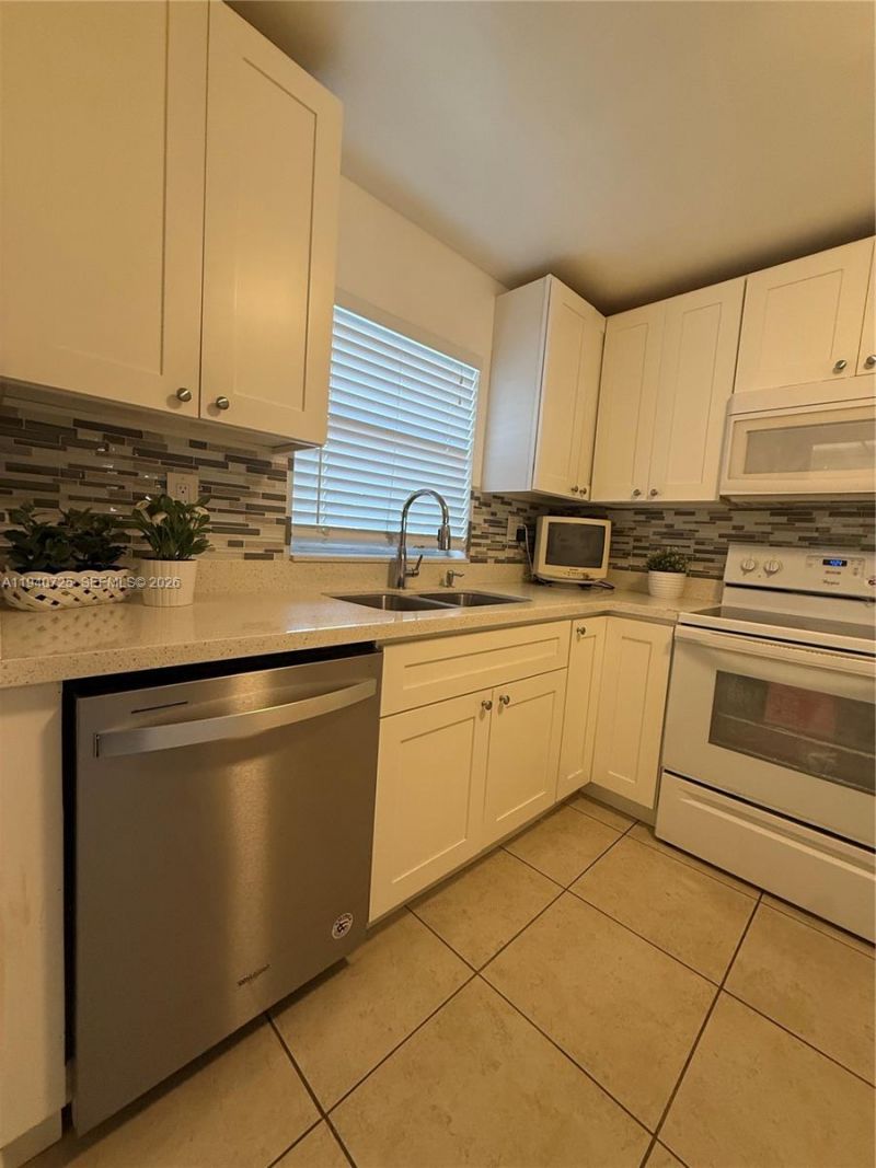 9540 Sunrise Lakes Blvd , Unit 208, Sunrise, FL 33322 Photo