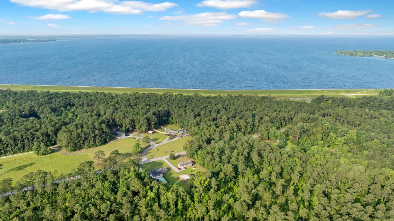 400 Black Oak Road Photo 4