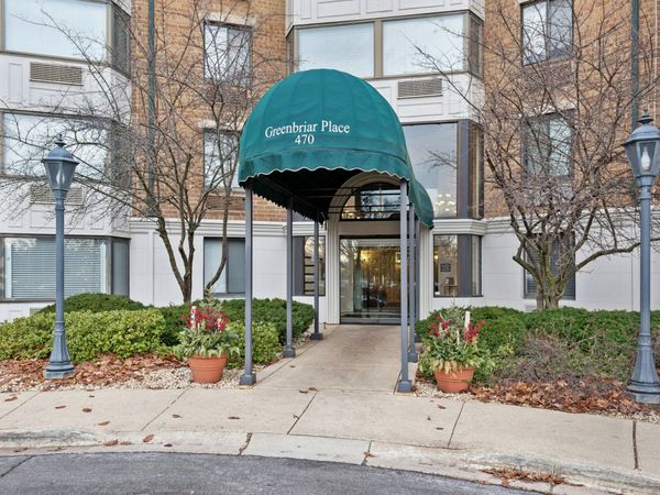470 FAWELL Boulevard, Unit 203, Glen Ellyn, IL 60137