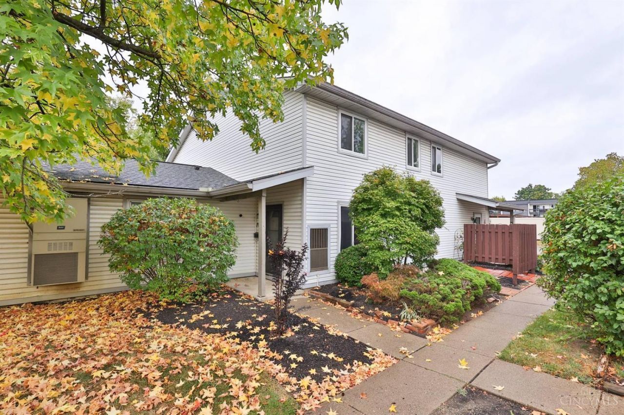 1032 E Crescentville Road, West Chester, OH 45246 Main Photo