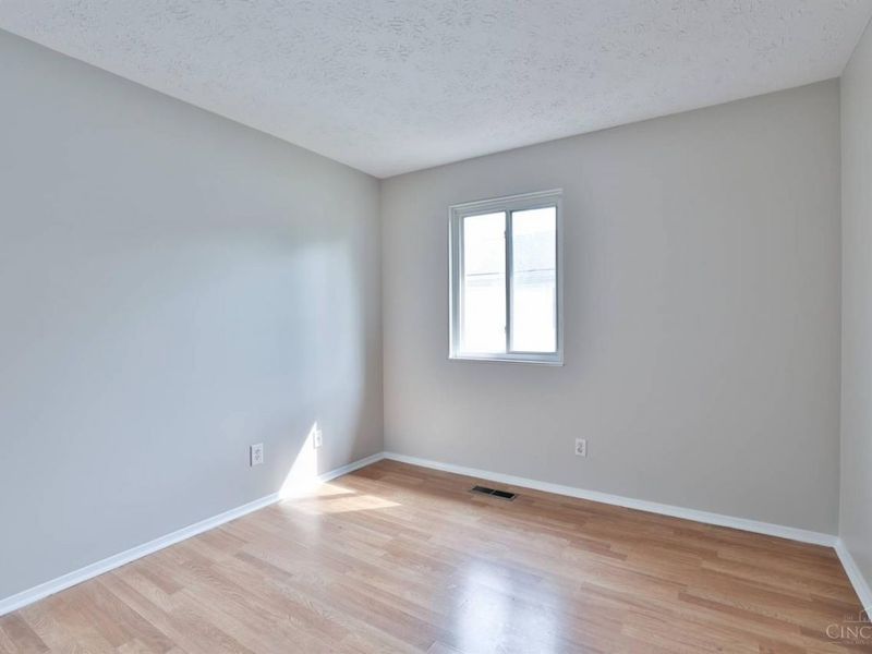 1032 E Crescentville Road, West Chester, OH 45246 Photo 11