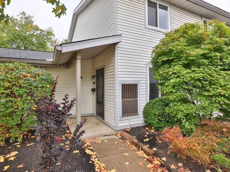 1032 E Crescentville Road, West Chester, OH 45246 Photo 2