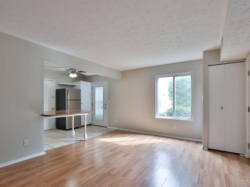 1032 E Crescentville Road, West Chester, OH 45246 Photo 4