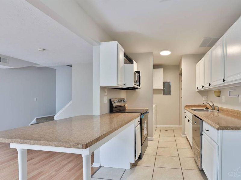 1032 E Crescentville Road, West Chester, OH 45246 Photo 6