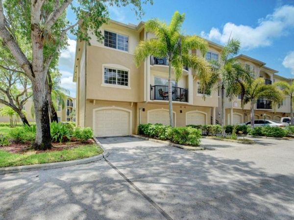 300 Crestwood Court N, Unit 307, Royal Palm Beach, FL 33411