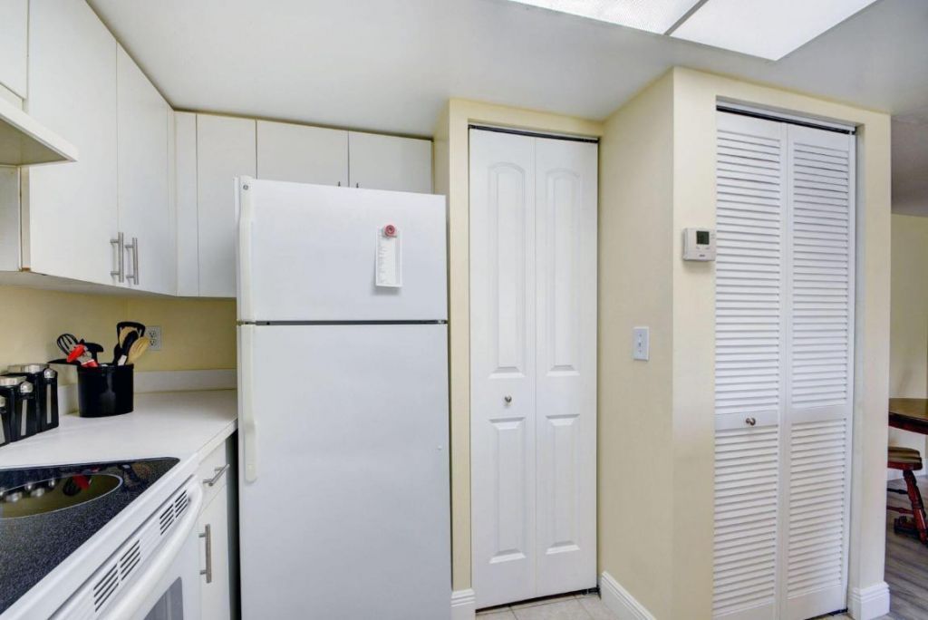 300 Crestwood Court N, Unit 307, Royal Palm Beach, FL 33411 Photo