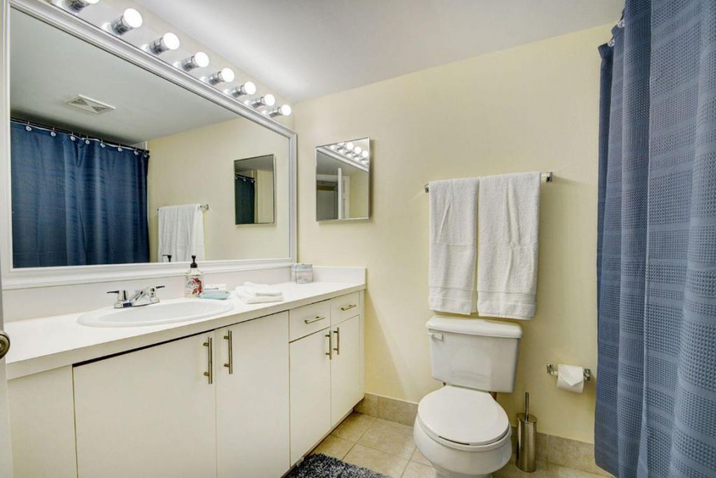 300 Crestwood Court N, Unit 307, Royal Palm Beach, FL 33411 Photo