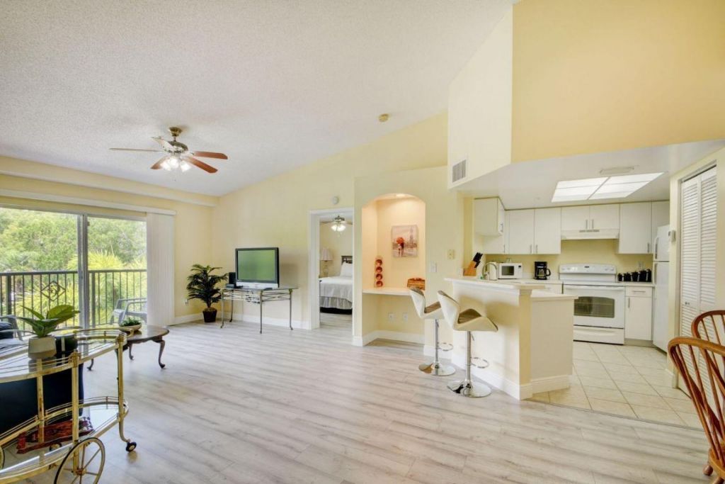 300 Crestwood Court N, Unit 307, Royal Palm Beach, FL 33411 Photo