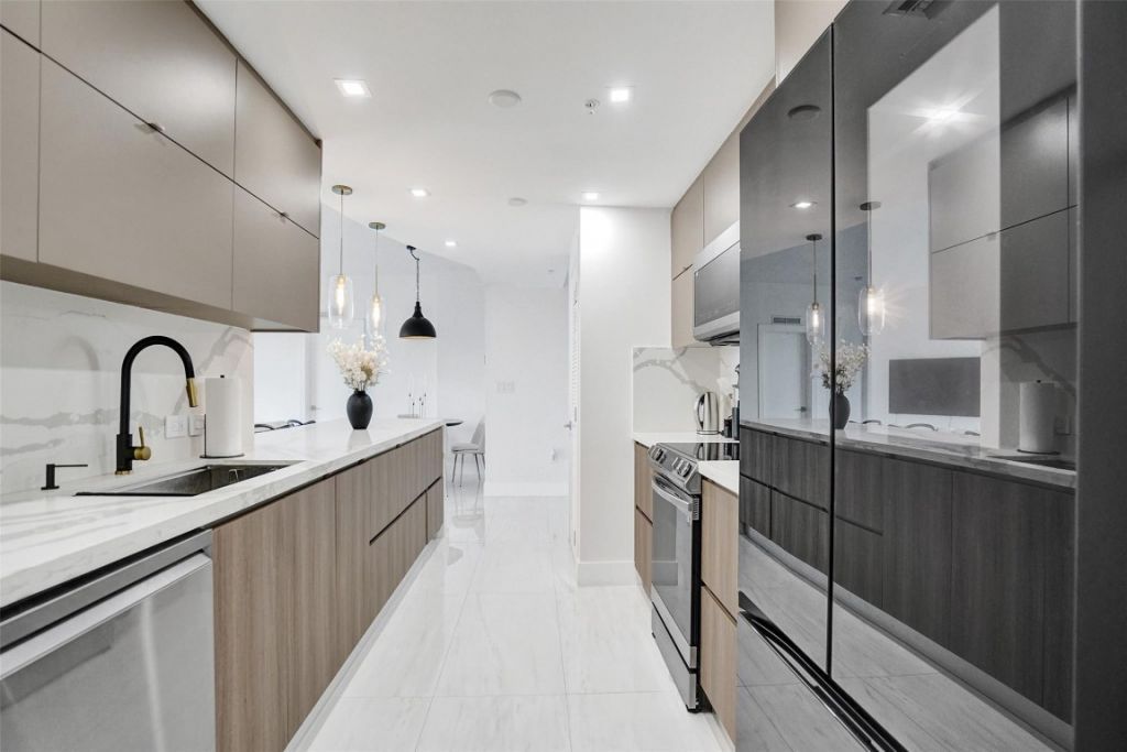 3000 NE 188th Street, Unit 402, Miami, FL 33180 Photo