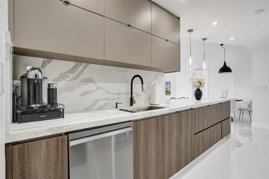 3000 NE 188th Street, Unit 402, Miami, FL 33180 Photo