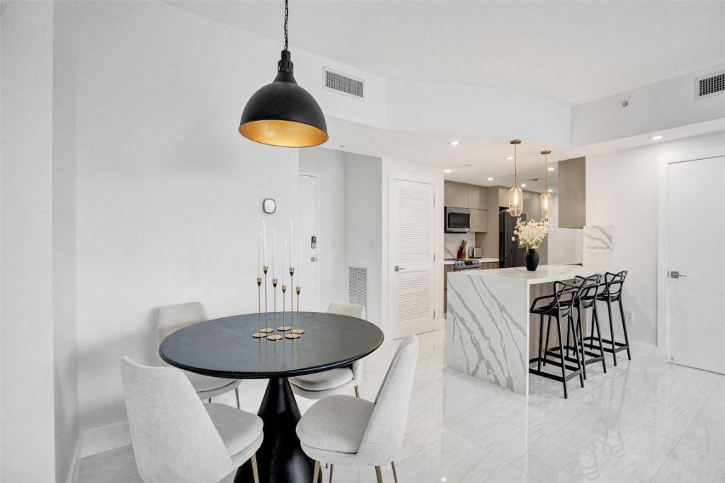 3000 NE 188th Street, Unit 402, Miami, FL 33180 Photo