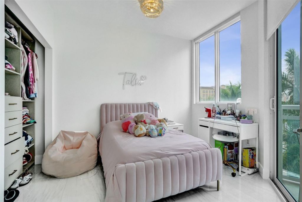 3000 NE 188th Street, Unit 402, Miami, FL 33180 Photo