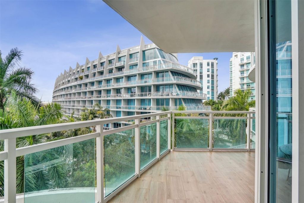 3000 NE 188th Street, Unit 402, Miami, FL 33180 Photo