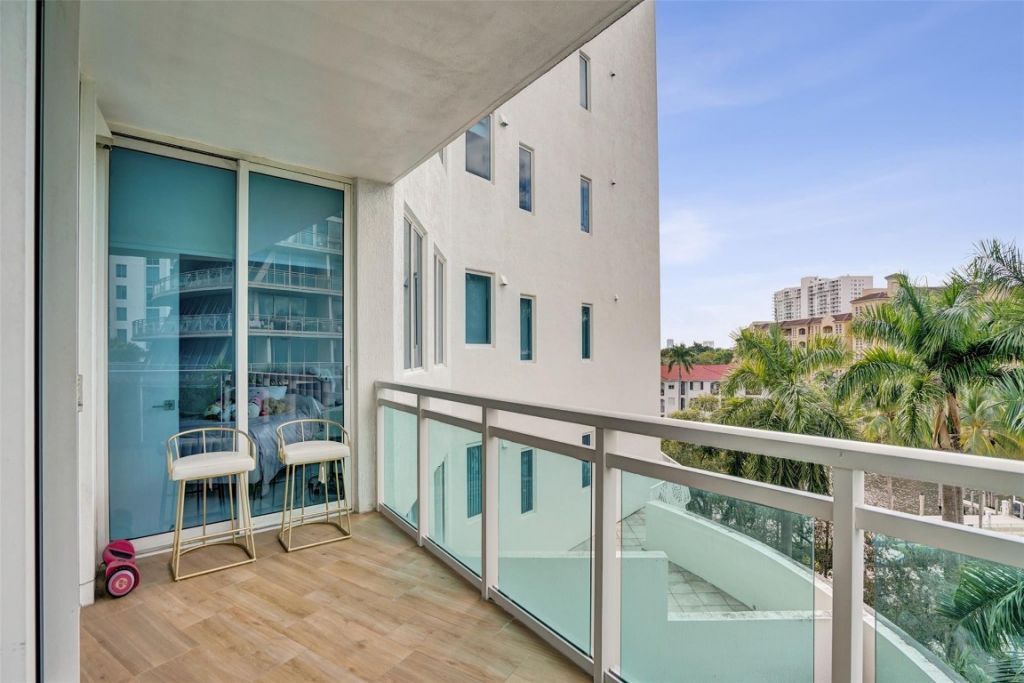 3000 NE 188th Street, Unit 402, Miami, FL 33180 Photo