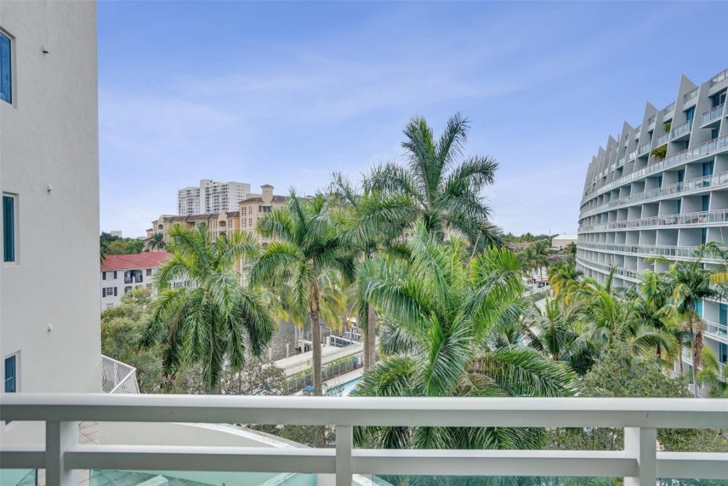 3000 NE 188th Street, Unit 402, Miami, FL 33180 Photo