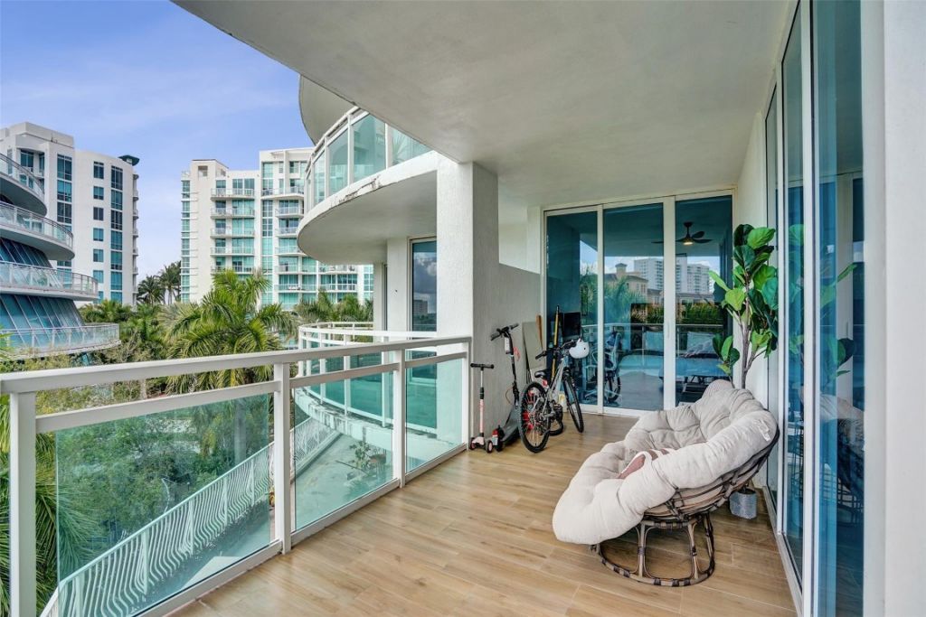 3000 NE 188th Street, Unit 402, Miami, FL 33180 Photo