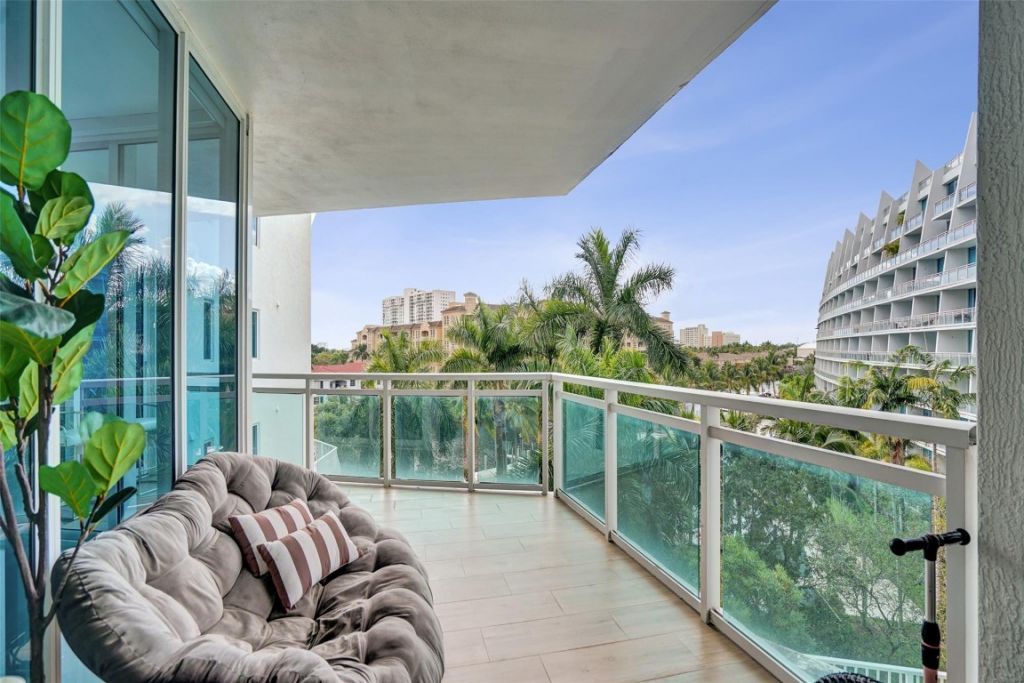 3000 NE 188th Street, Unit 402, Miami, FL 33180 Photo