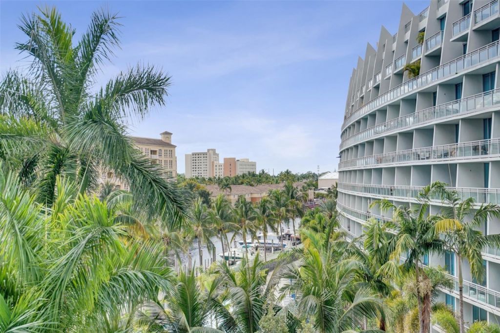 3000 NE 188th Street, Unit 402, Miami, FL 33180 Photo