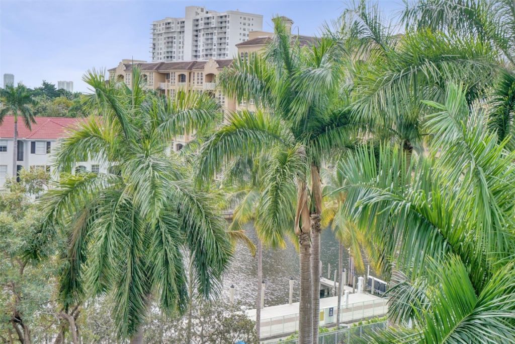 3000 NE 188th Street, Unit 402, Miami, FL 33180 Photo