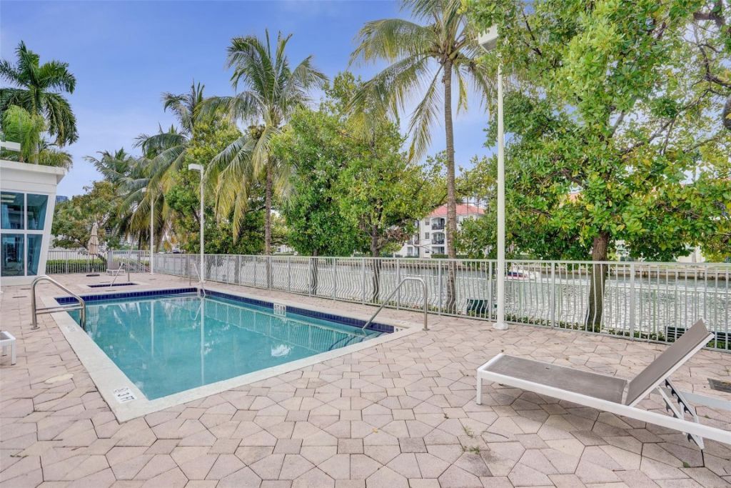 3000 NE 188th Street, Unit 402, Miami, FL 33180 Photo