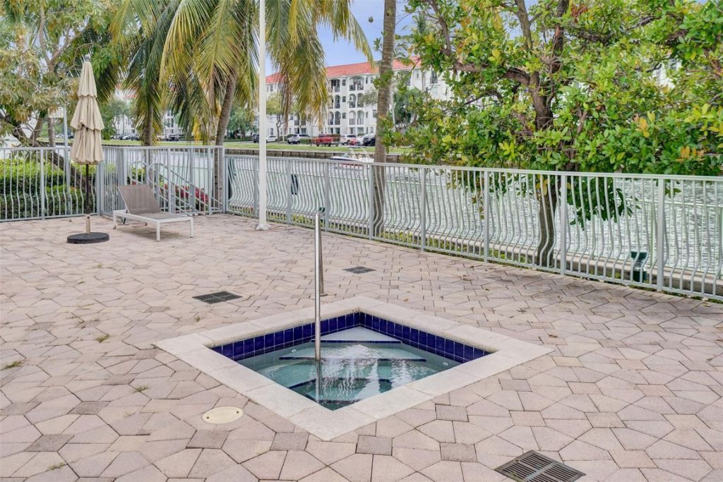 3000 NE 188th Street, Unit 402, Miami, FL 33180 Photo
