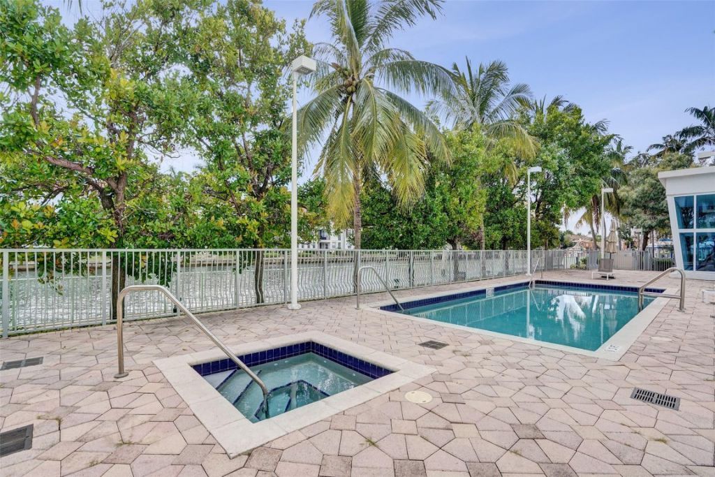 3000 NE 188th Street, Unit 402, Miami, FL 33180 Photo