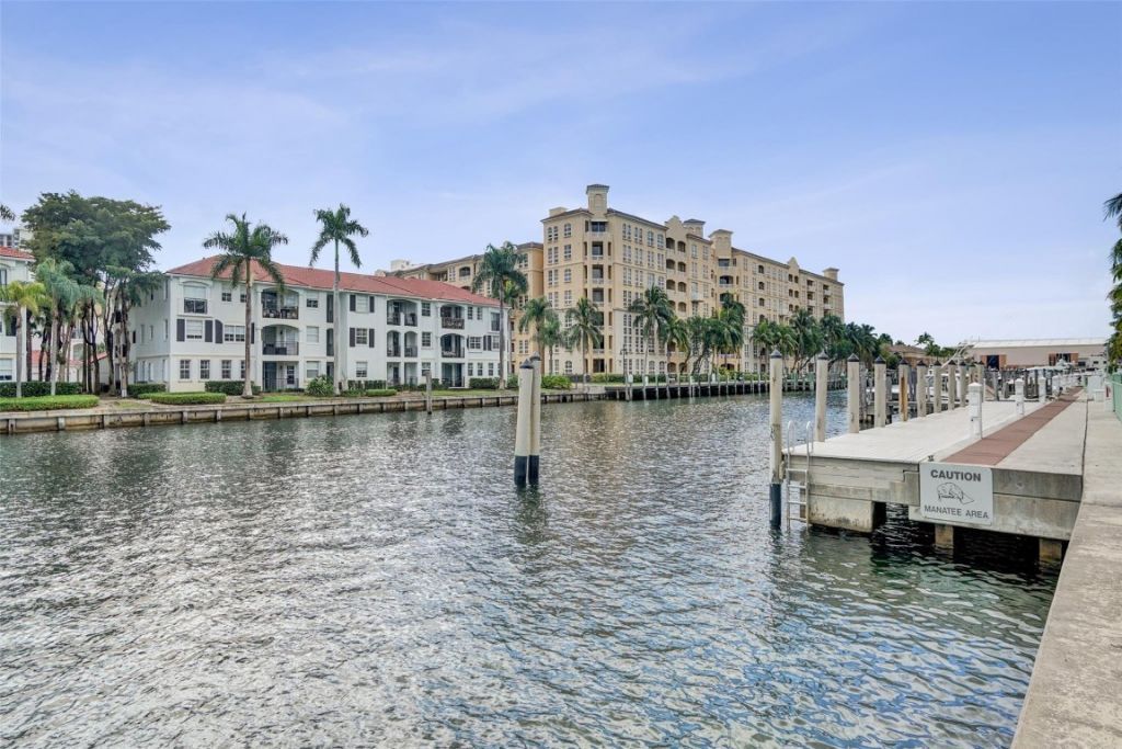 3000 NE 188th Street, Unit 402, Miami, FL 33180 Photo