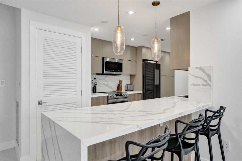 3000 NE 188th Street, Unit 402, Miami, FL 33180 Photo