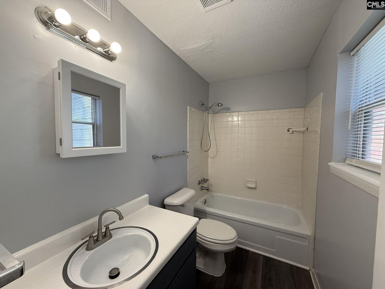 601 Riverhill Circle  Photo 10