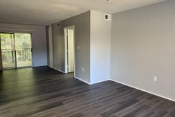 601 Riverhill Circle  photo 4