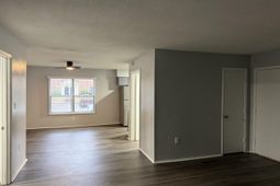 601 Riverhill Circle  photo 4