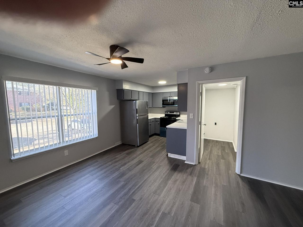 601 Riverhill Circle  Photo 6