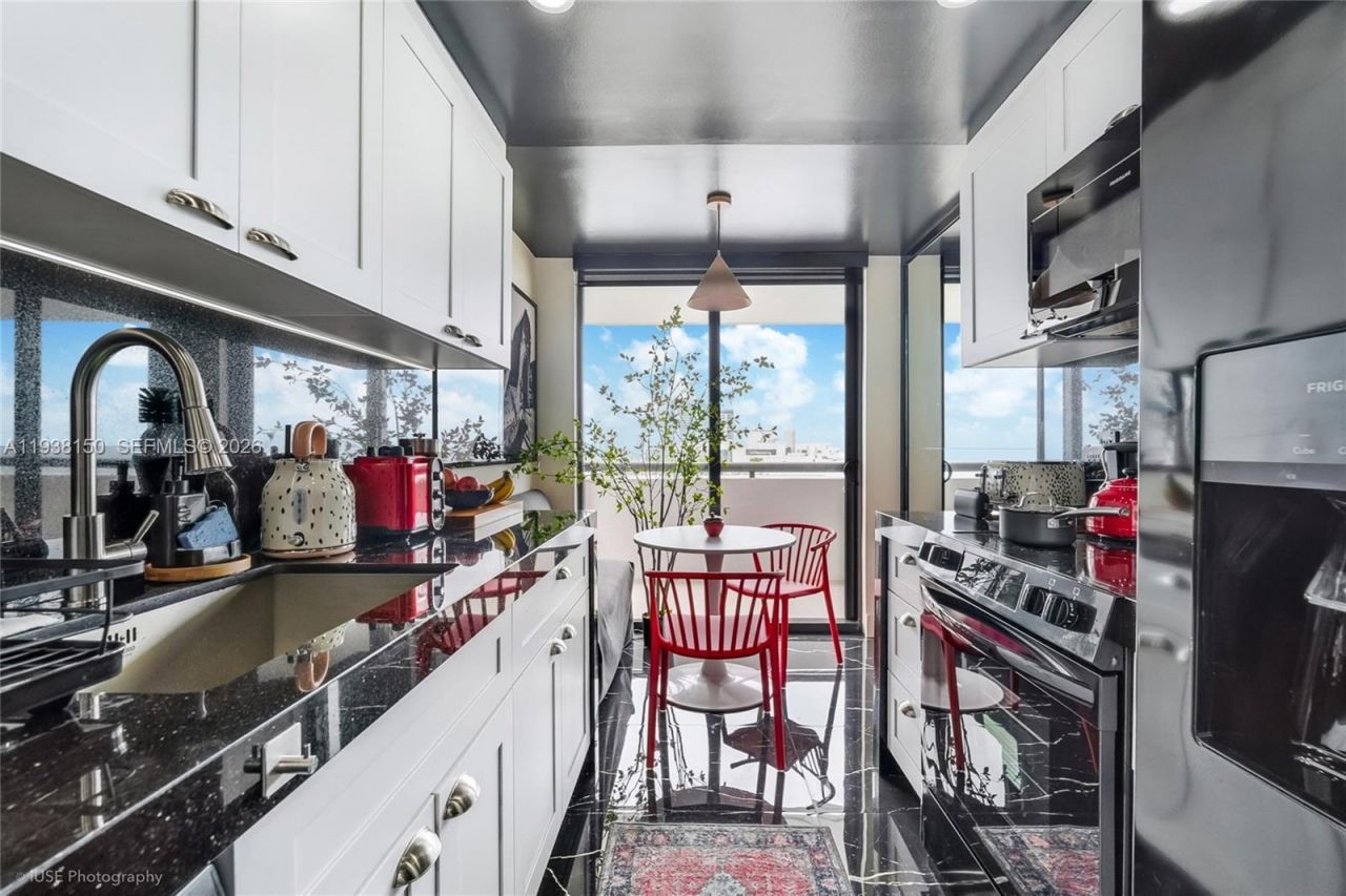 2555 Collins Ave, Unit PH114, Miami Beach, FL 33140 Photo