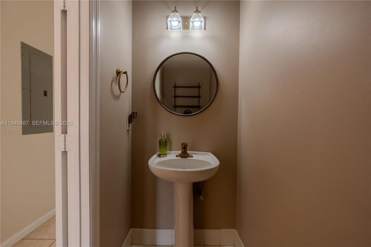 729 NW 42nd Ave, Plantation, FL 33317 Photo