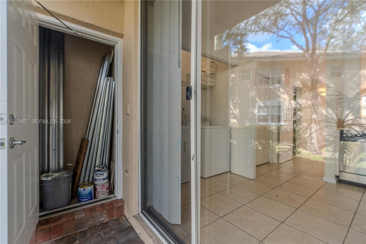 729 NW 42nd Ave, Plantation, FL 33317 Photo